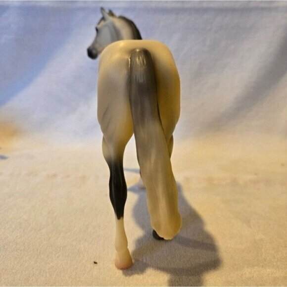 #9103 Classics 2010 World Equestrian Games Three-Horse Set - Picture 5 of 16